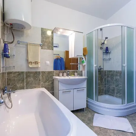 דירה Three-bedroom In *